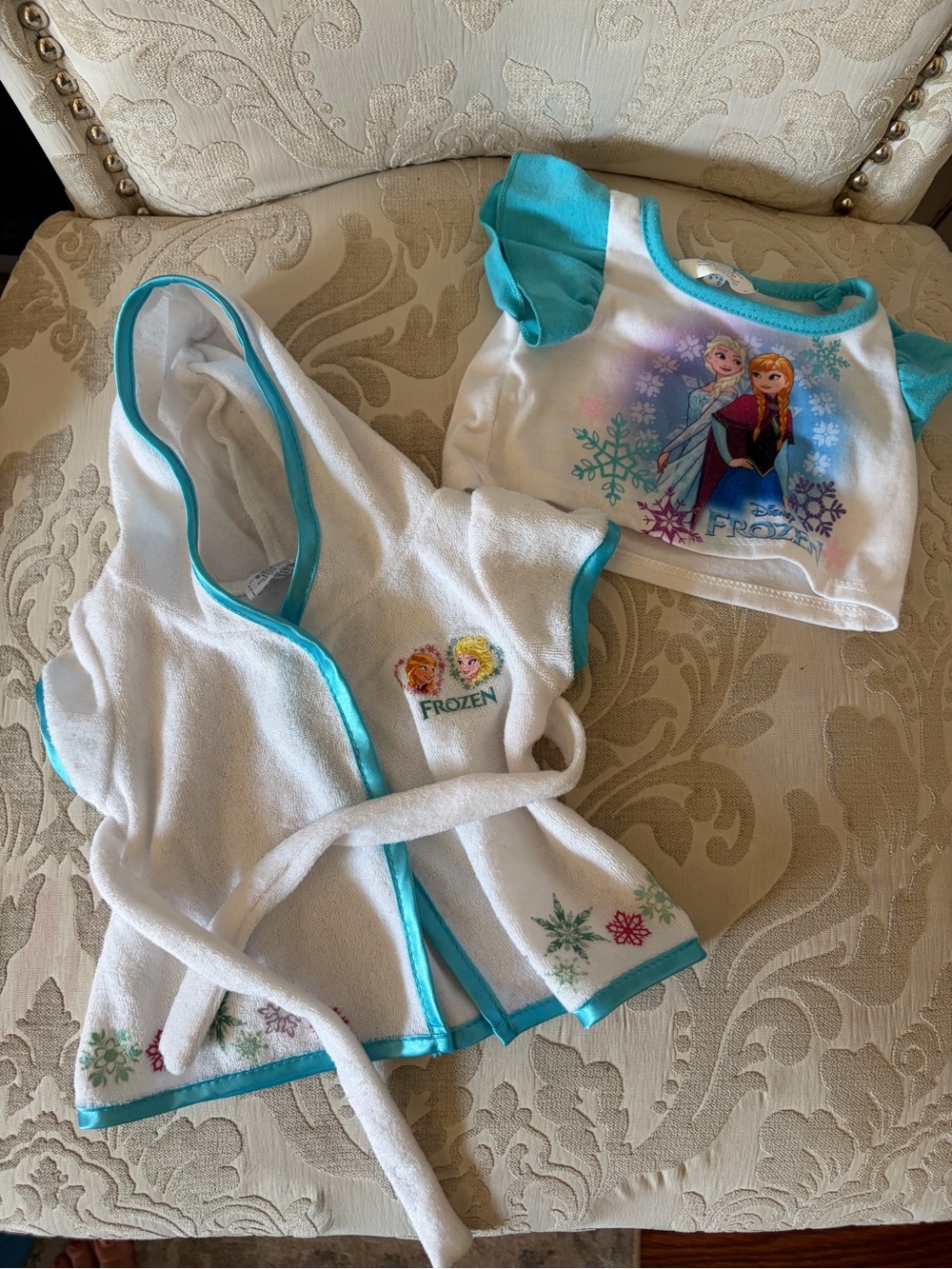 Build-A-Bear Disney White & Aqua Frozen Hooded Robe and tee shirt Top Set kid